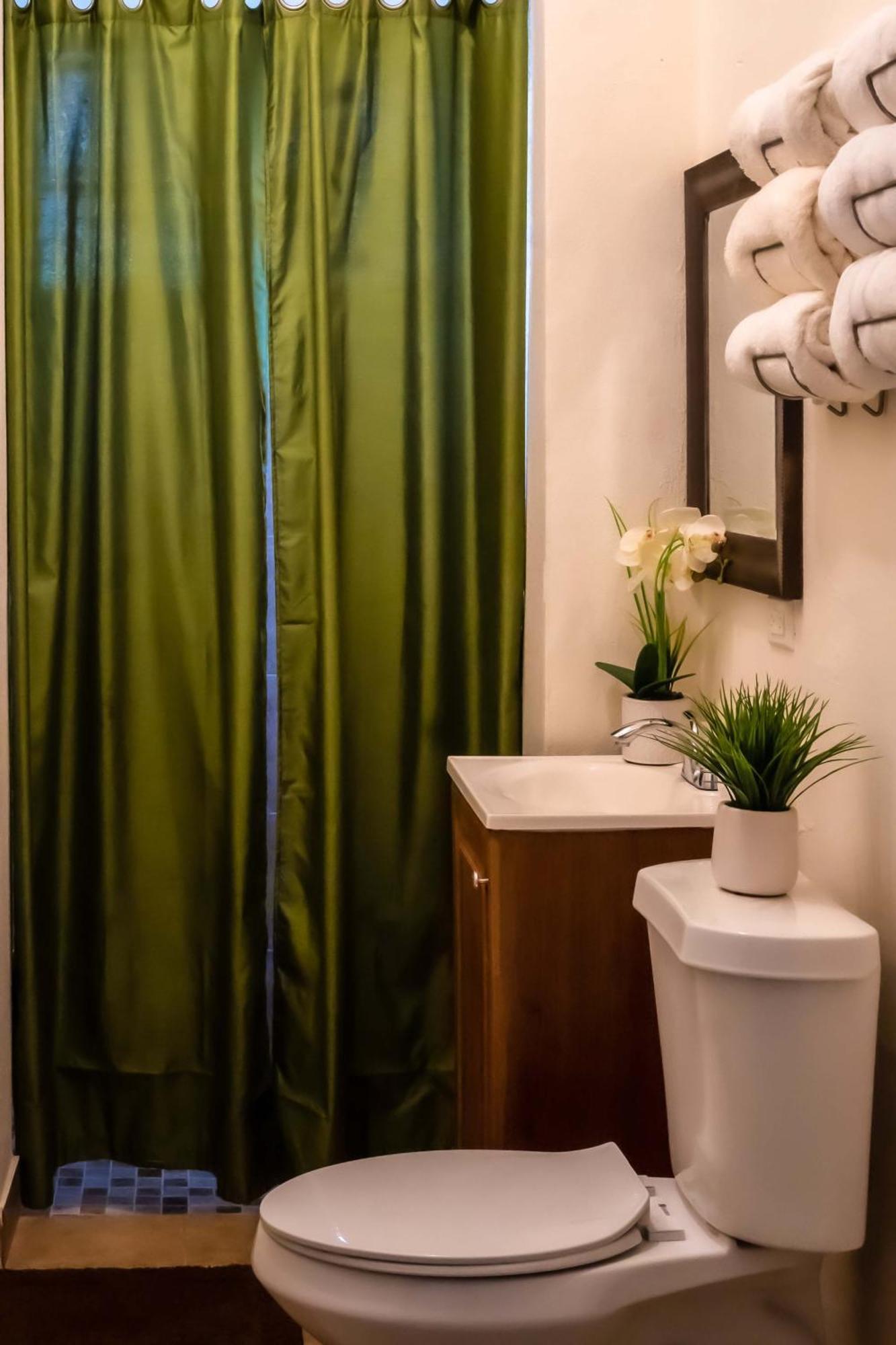 A Taste Of Paradise - Vacation Rentals Close To Us Embassy & Restaurants Nassau Ngoại thất bức ảnh